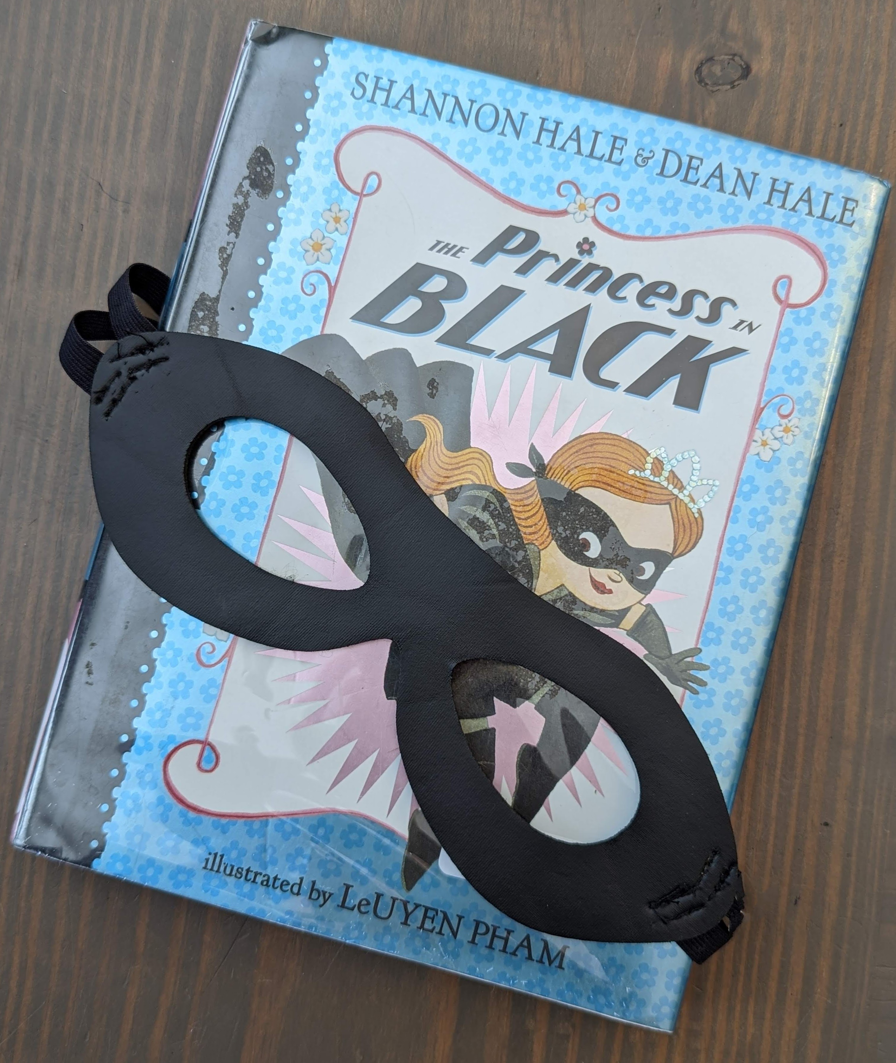 The Princess in Black by Shannon Hale and Dean Hale. A lovejoyreadalouds.com book review of the popular chapter book